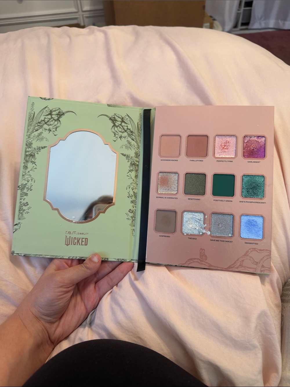 r.e.m. beauty Wicked Eyeshadow Palette - OzDust (Mint Green) - Picture 3 of 4